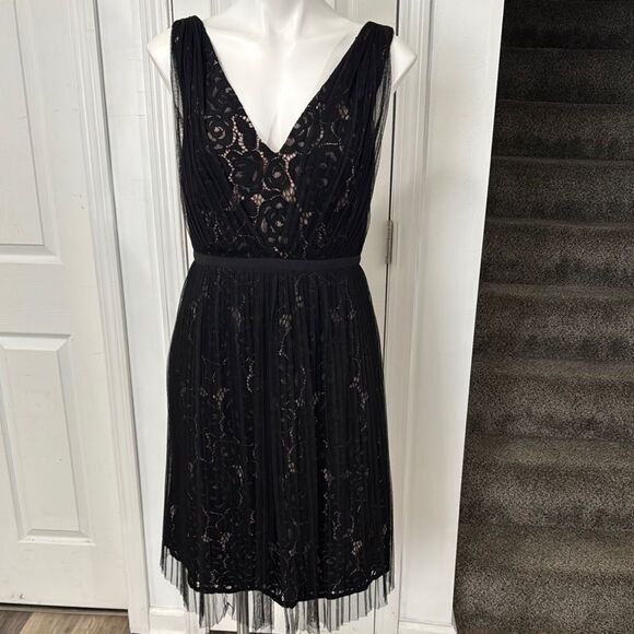 ADRIANNA PAPELL Elegant Black Lace Dress Size 8 - Picture 1 of 10